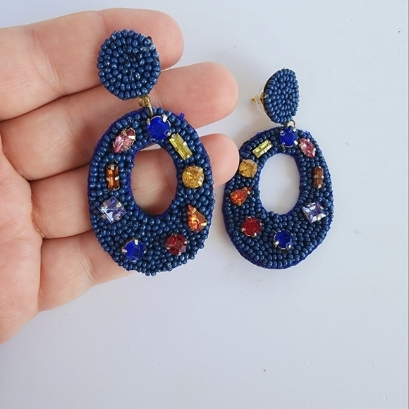 NEW Blue Stone Embellished Seed Beaded Retro Cut Out Oval Earrings - Picture 6 of 7